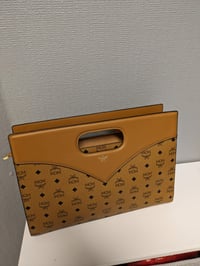 Image 2 of Vesti Clutch