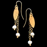 CHAÎNE POISSON Earring - Pearls. Normal Price 750.- NOW: