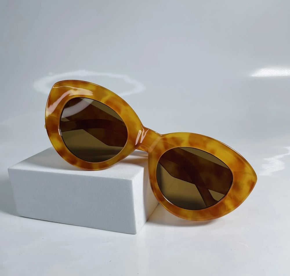 Image of Cat eye tort shell sunglasses 