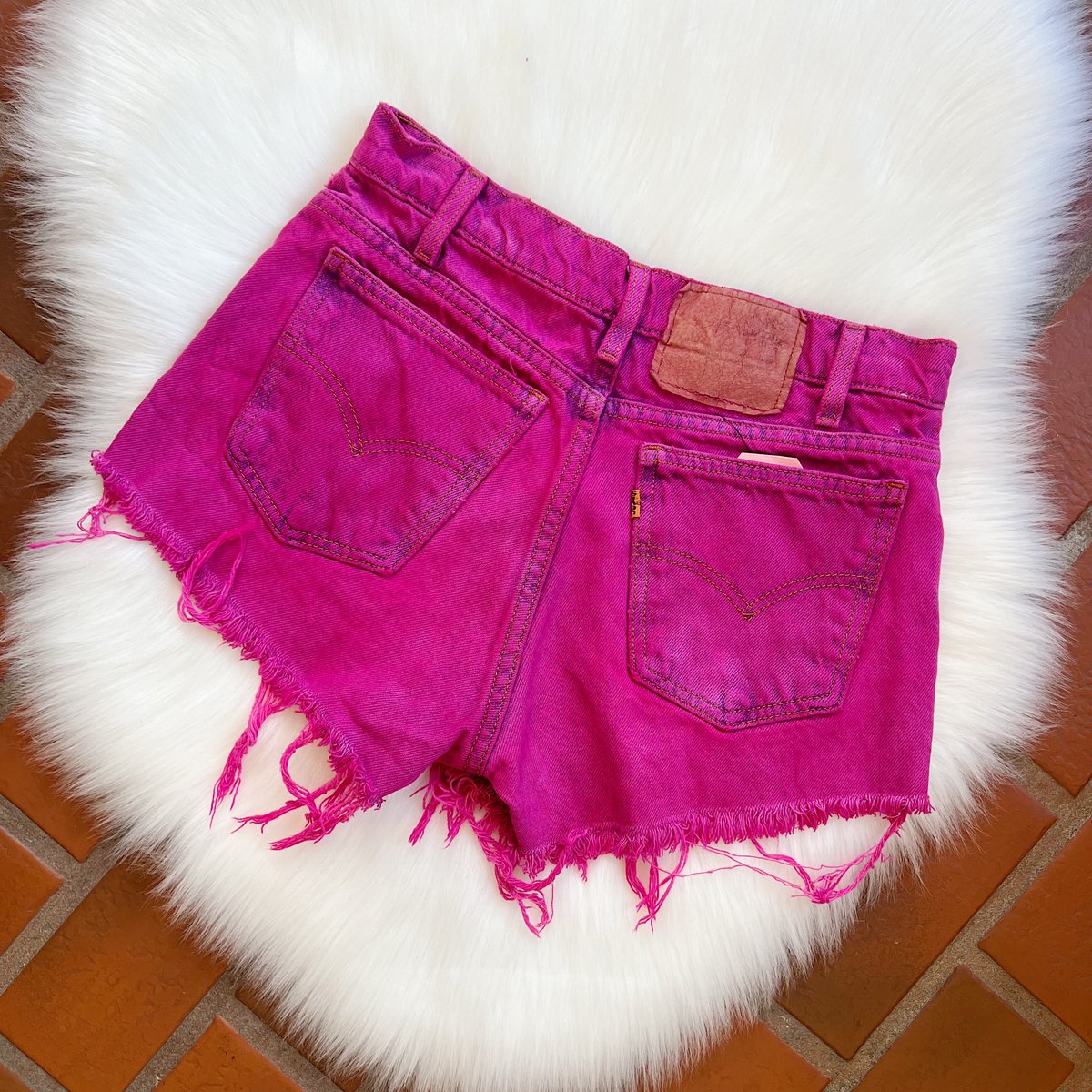 Image of 27/28" waist - Vintage Rare Overdyed Levi 550 Shorts - Key West Embroidered