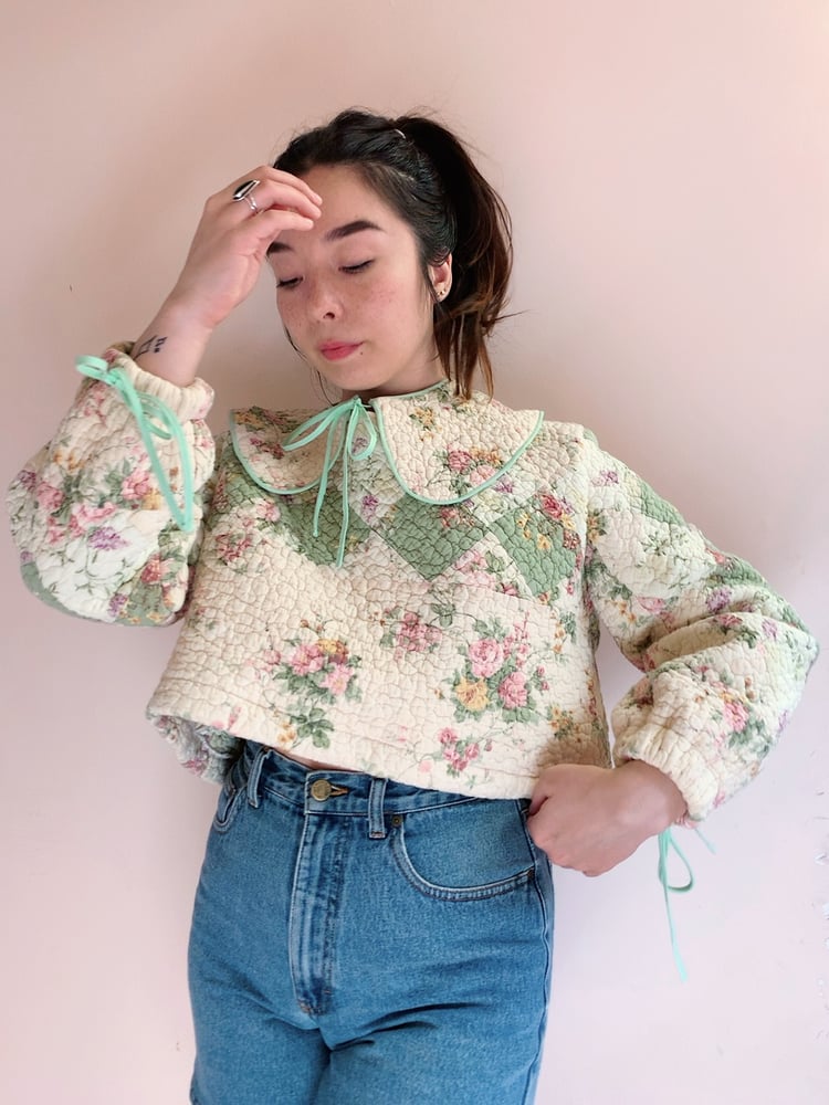Image of Long Sleeve Quilt Top & Detachable Collar — Crème Florals
