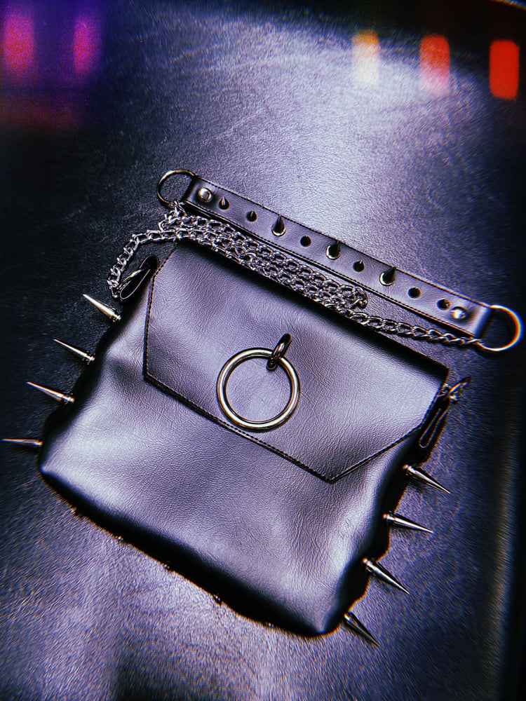 Image of BLK SPIKE HANDBAG 