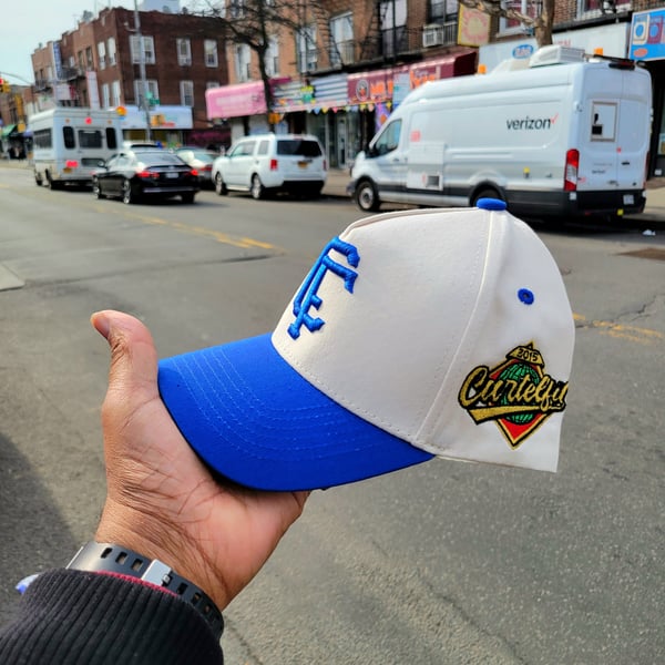 Image of CARTELFIT  white and blue world series snapback 