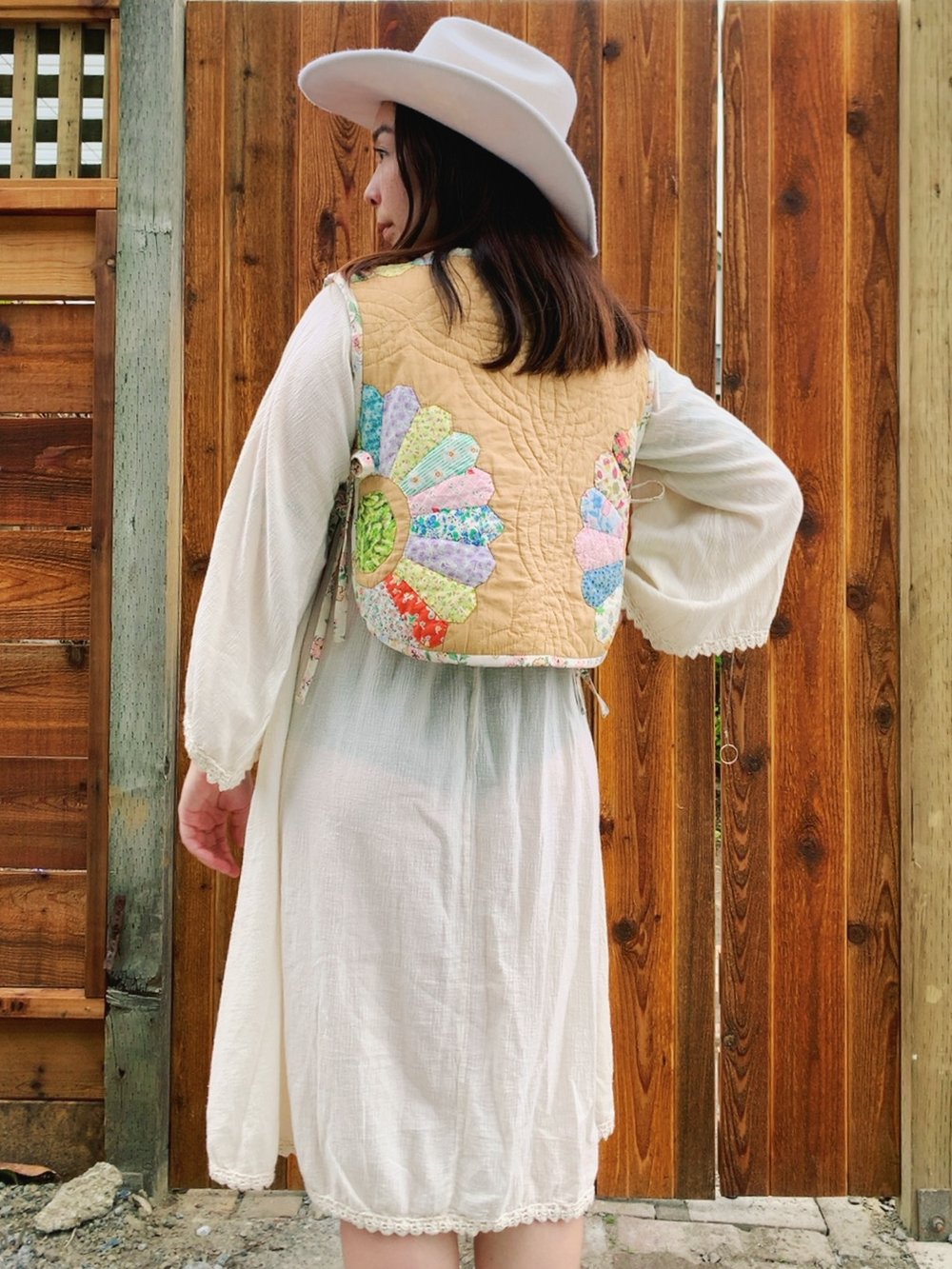Image of Side-Tie Quilt Top — Dresden Plate