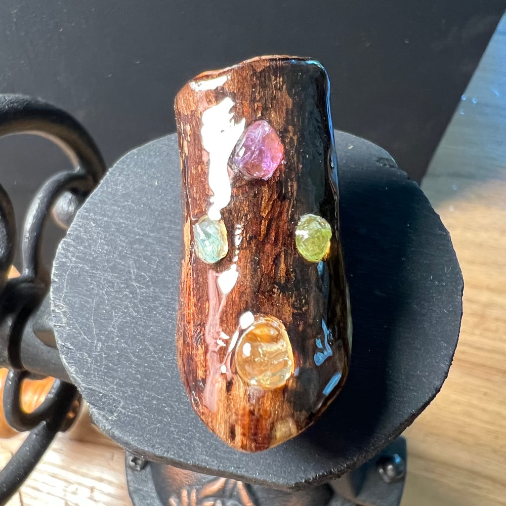 Image of 7mm citrine, peridot, amethyst, & apatite shield