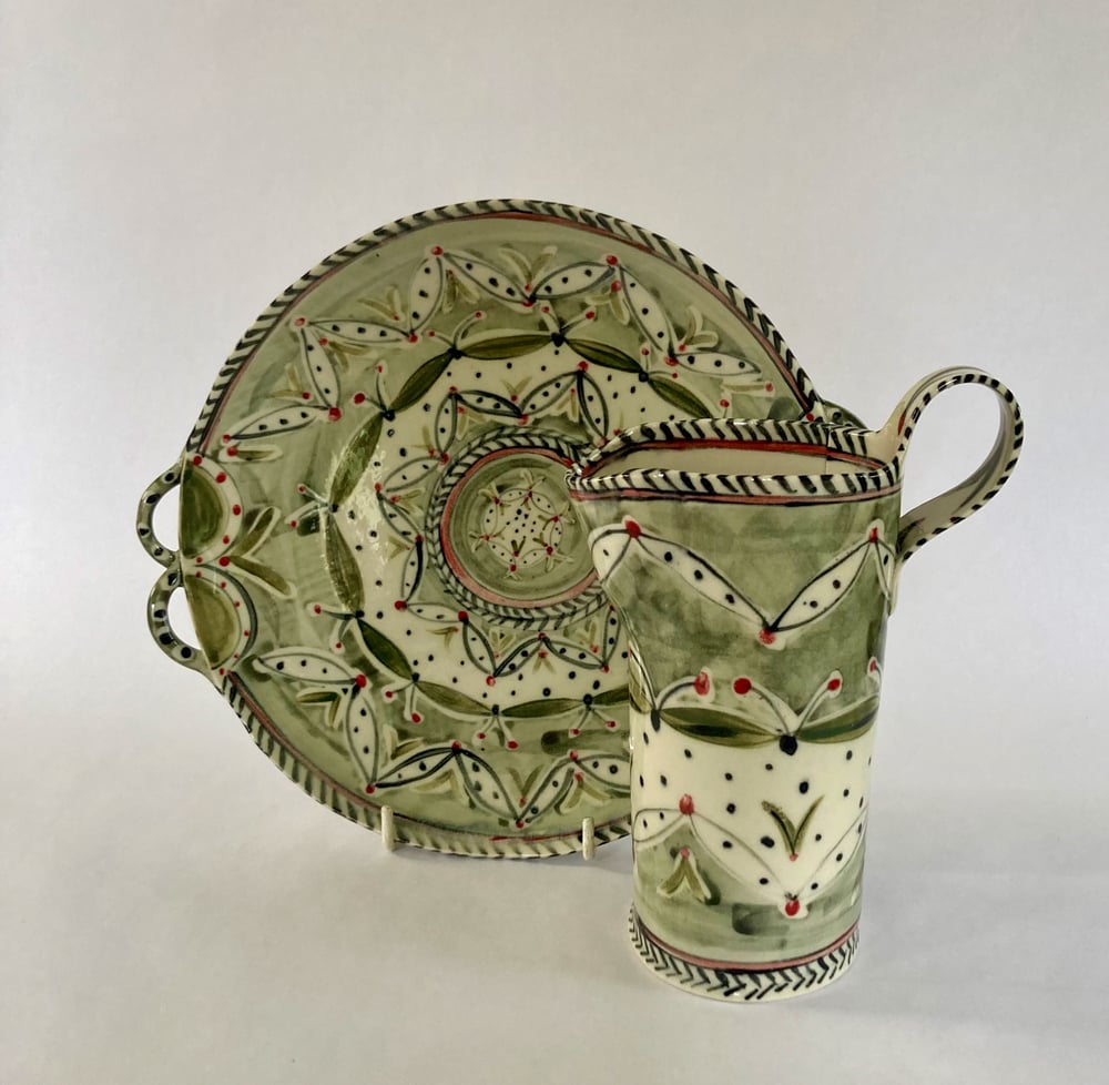 Image of Dish and Jug green spotted leaves pattern.