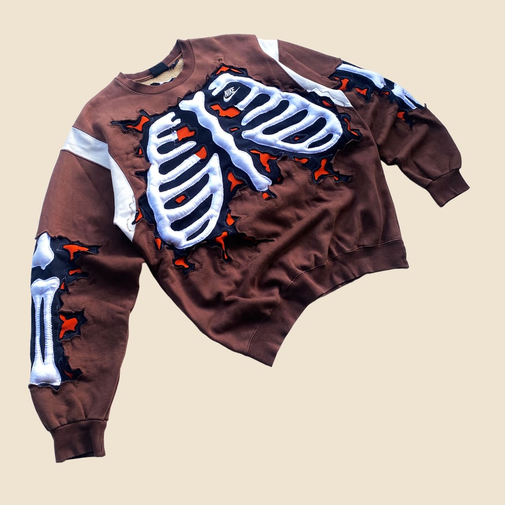 REWORKED NIKE CRACKED 3D PUFF SKELETON BROWN SWEATSHIRT SIZE XL