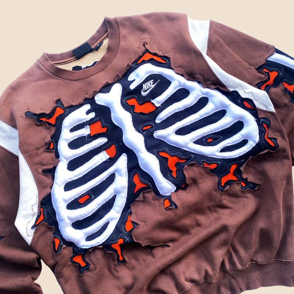 REWORKED NIKE CRACKED 3D PUFF SKELETON BROWN SWEATSHIRT SIZE XL