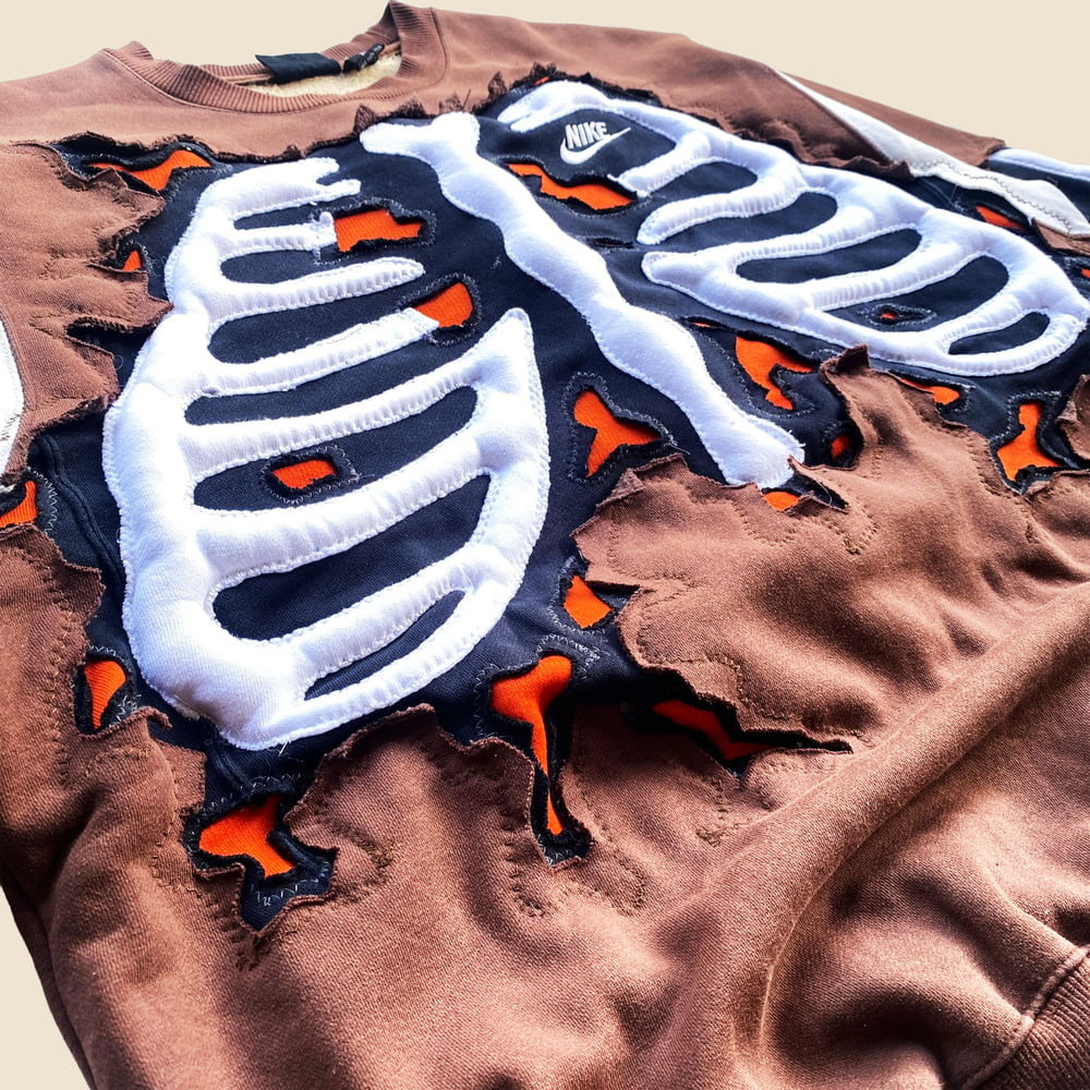 REWORKED NIKE CRACKED 3D PUFF SKELETON BROWN SWEATSHIRT SIZE XL