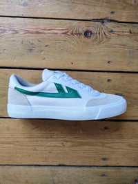 Image 3 of Zapatilla Warrior Ace white green en liquidación.