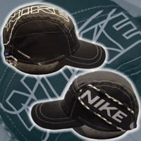 Image 2 of Black NIKE 5 Panel hat (1/2)