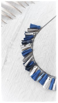 Image 3 of AFRODITE COLLIER - Silver Blue