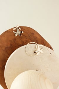 Image 1 of FLEUR D'ORANGER - BO CERCLE ou BO S // CIRCLE EARRINGS