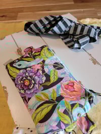 Image 3 of Garden of Eden - phone pocket crossbody bag