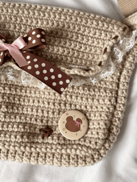 Image 3 of lacy beige bear messenger bag