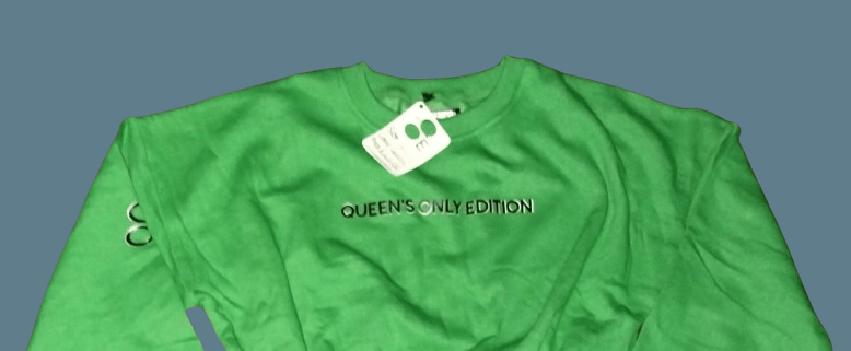 Image of  QOE/ Queens Only Edition / Crop top jogging suit