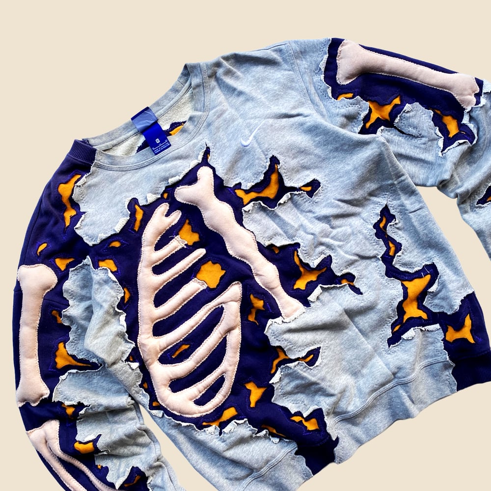 REWORKED NIKE CRACKED 3D PUFF SKELETON SWEATSHIRT SIZE L