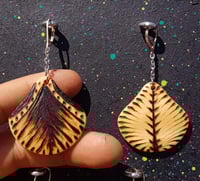 Image 2 of PENDIENTES CONCHA