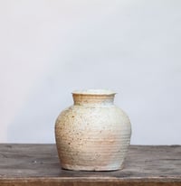 Image 1 of Petite bouteille-vase en porcelaine