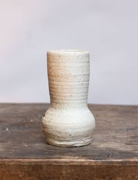 Image 5 of Petit vase brut en porcelaine