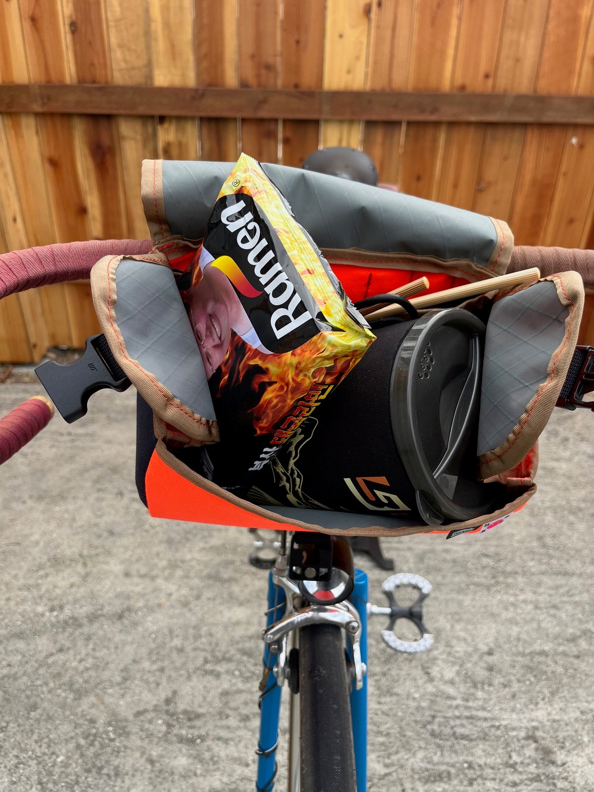 Bento Bag THE INCONVENIENCE STORE×BLUE LUG (Peace Sports Color Way