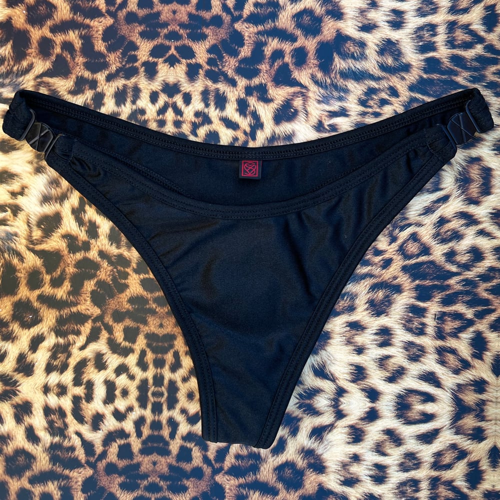 ⋅˚₊‧ ୨୧ ‧₊˚  black thicc g (bottoms only)