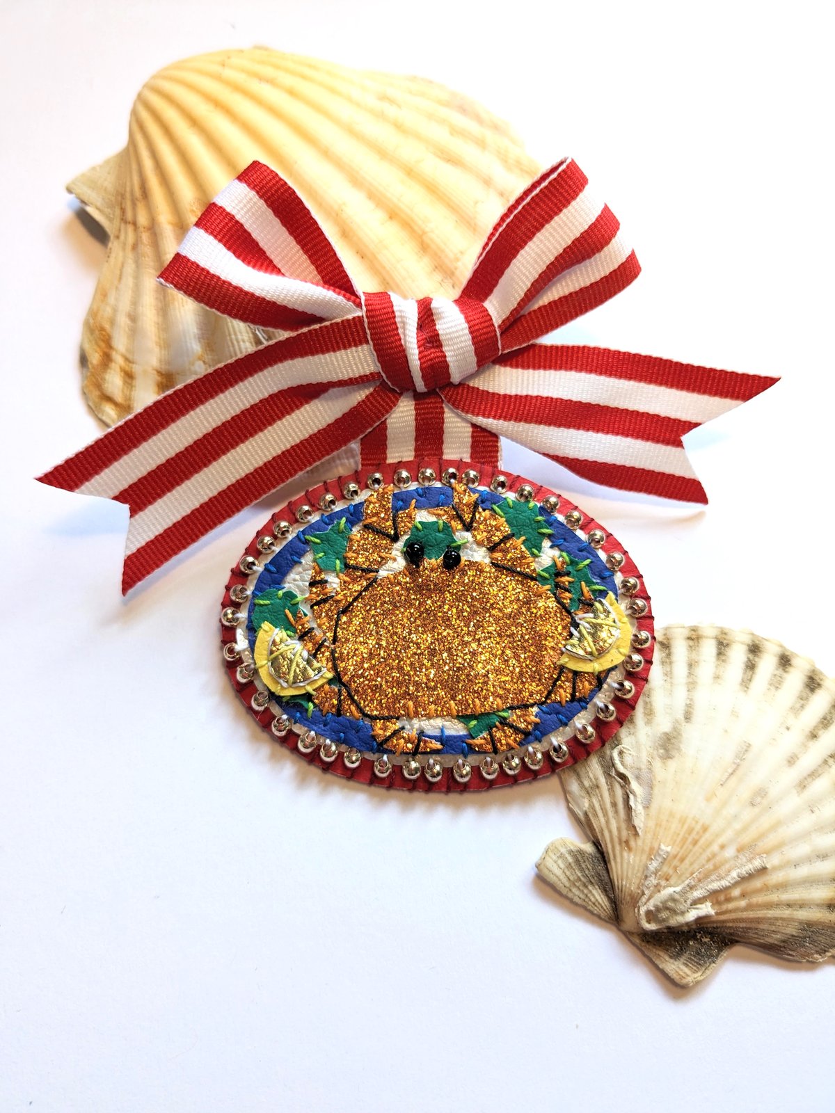 Image of Ribbon Crab Platter Brooch