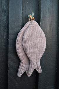 Image 1 of Fisk - potholder (english)