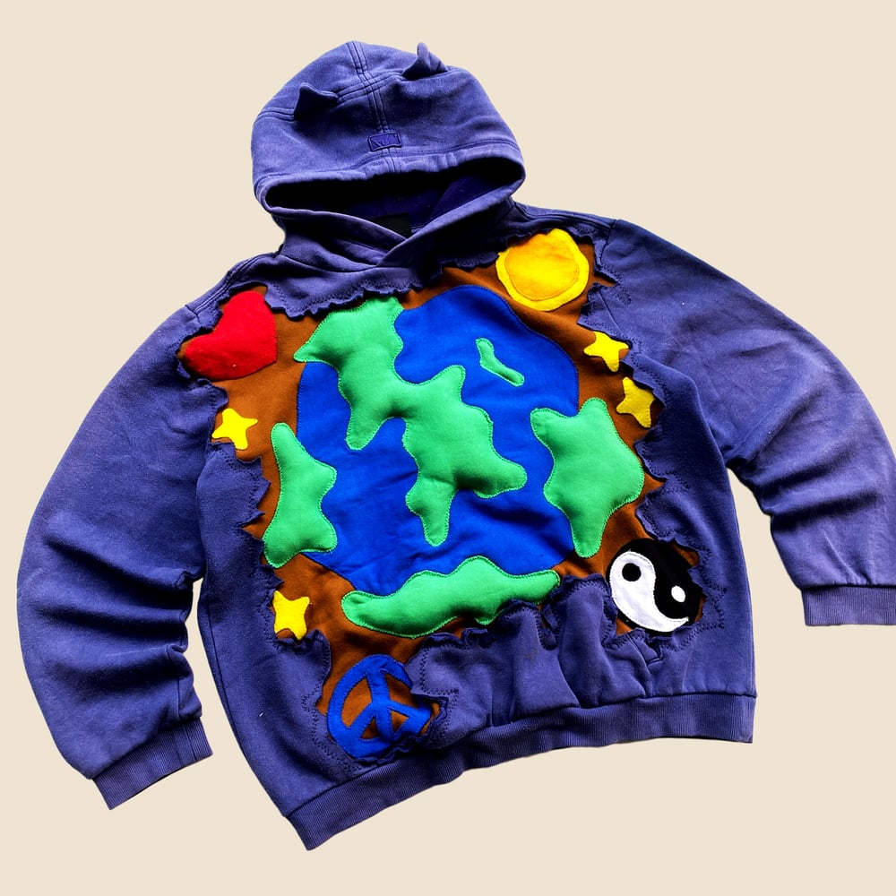 REWORKED CRACKED 3D PUFF EARTH HOODIE SIZE L