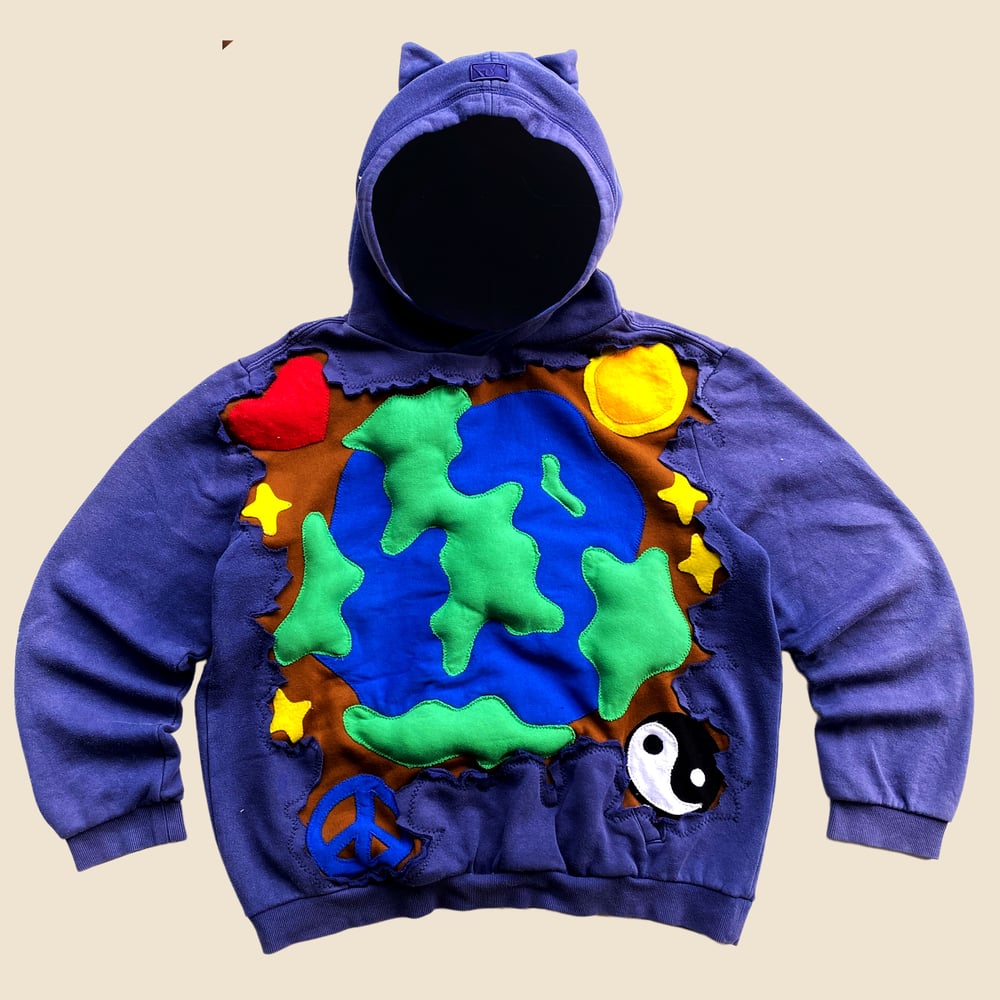 REWORKED CRACKED 3D PUFF EARTH HOODIE SIZE L