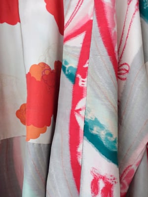 Image of Kort kimono dame af silke med farvede striber og bindebånd - vendbar