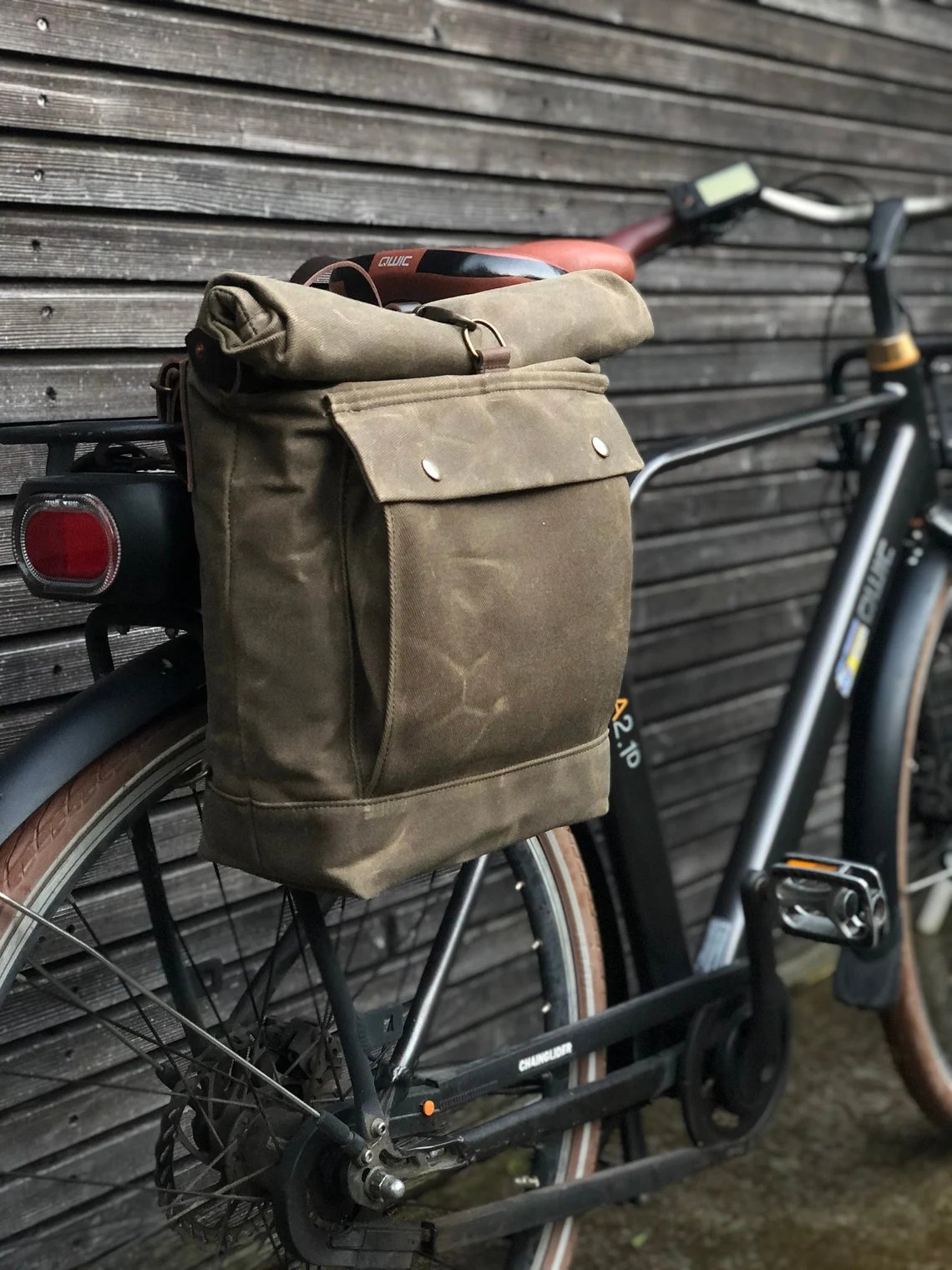 Image of Motorcycle bag with detachable cross body strap