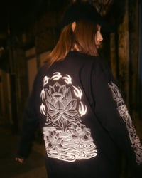Image 2 of LONGSLEEVE LOTO (FLYING BIRDS)