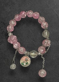Light pink/painted flower charm crackle bracelet 
