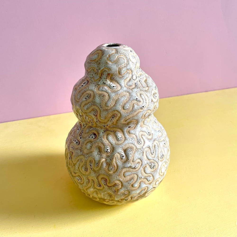 Image of Patterns in the sand vase 