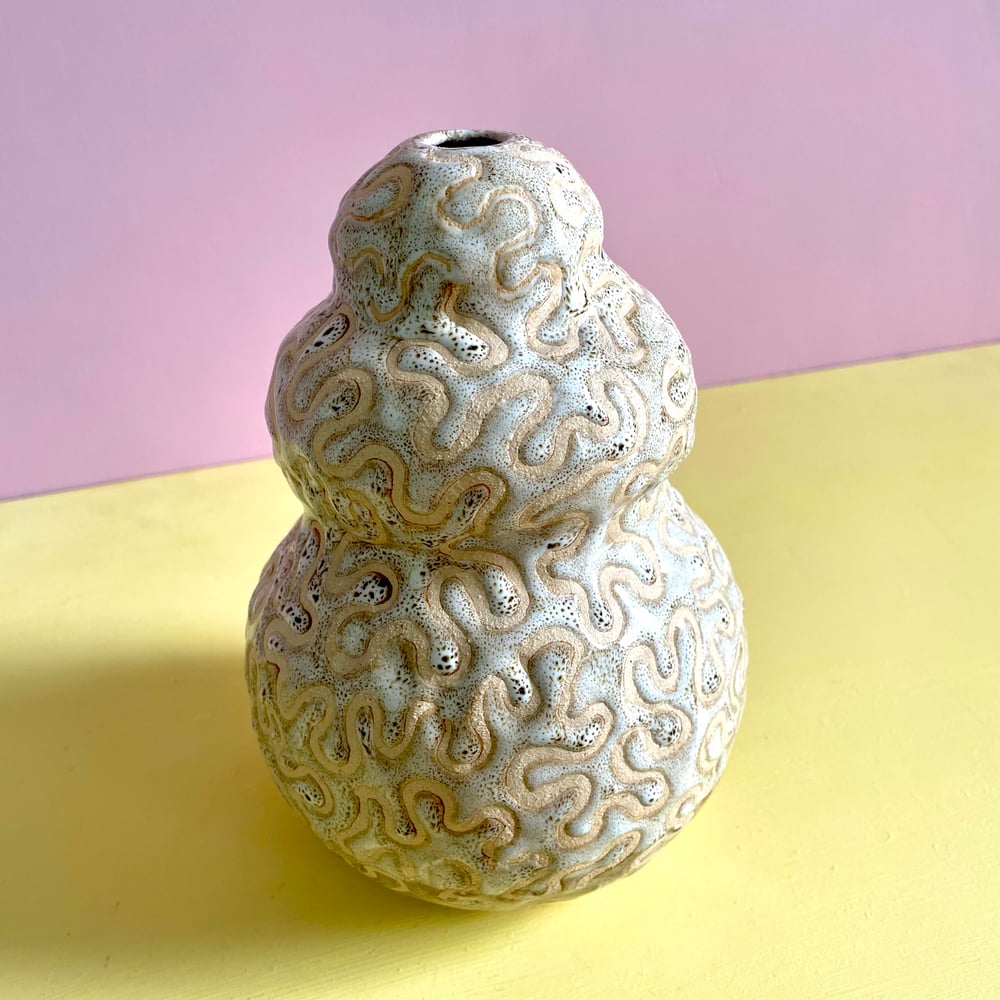 Image of Patterns in the sand vase 