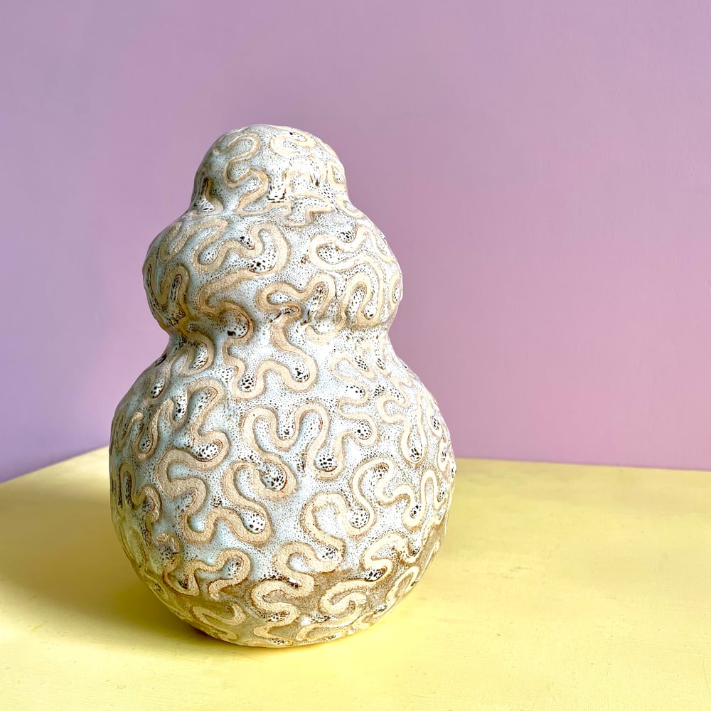 Image of Patterns in the sand vase 