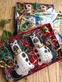 Image 4 of Pair of Staffordshire Spaniel Brooches - Black