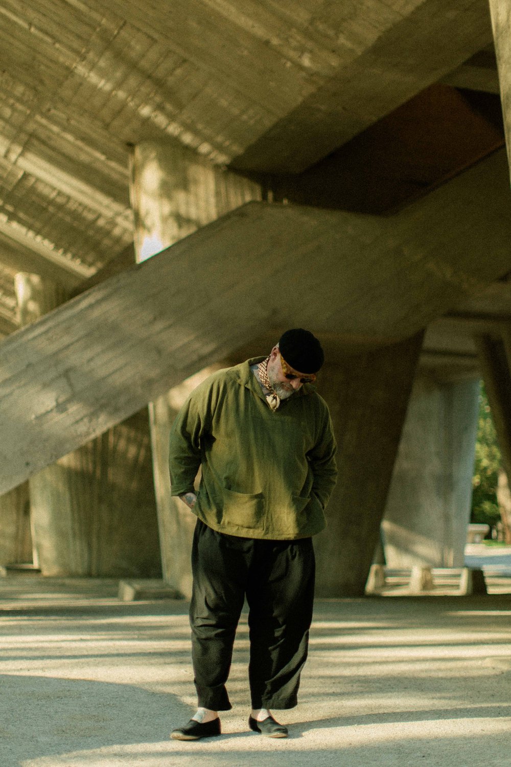 THE ARTIST'S SMOCK (OLIVE LINEN RAYON) 