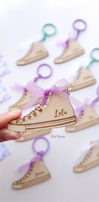 Image 2 of Llavero  Converse Organza Personalizada 