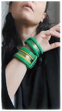 Image 8 of ANTIOPE Medium bangle - Scintilla verde