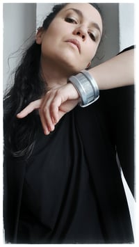 Image 4 of Bracciale bangle artigianale in pelle ESSENTIAL MEDIUM- Gio