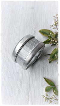 Image 5 of Bracciale bangle artigianale in pelle ESSENTIAL MEDIUM- Gio