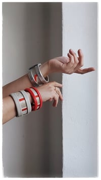 Image 10 of ESSENTIAL OBI medium Bangles - Silver Kyoto