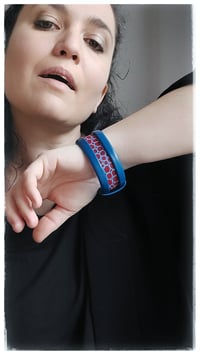 Image 3 of ESSENTIAL small Bangles - blue bubbles - solo S size
