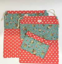 Bolsa de zapatos infantil salmón y celeste