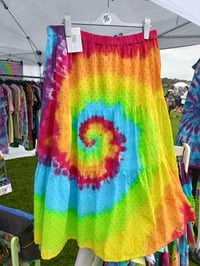 Rainbow spiral size 16 long skirt 