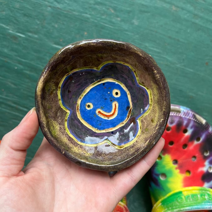 Image of smiley flower dish