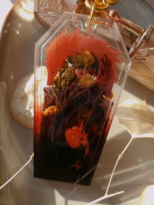 Image of [PREORDER FOR EARLY 2025] genshin | zhongli exuvia dried flower charm