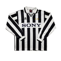 Image 1 of Juventus Home Shirt 1996 - 1997 (L)